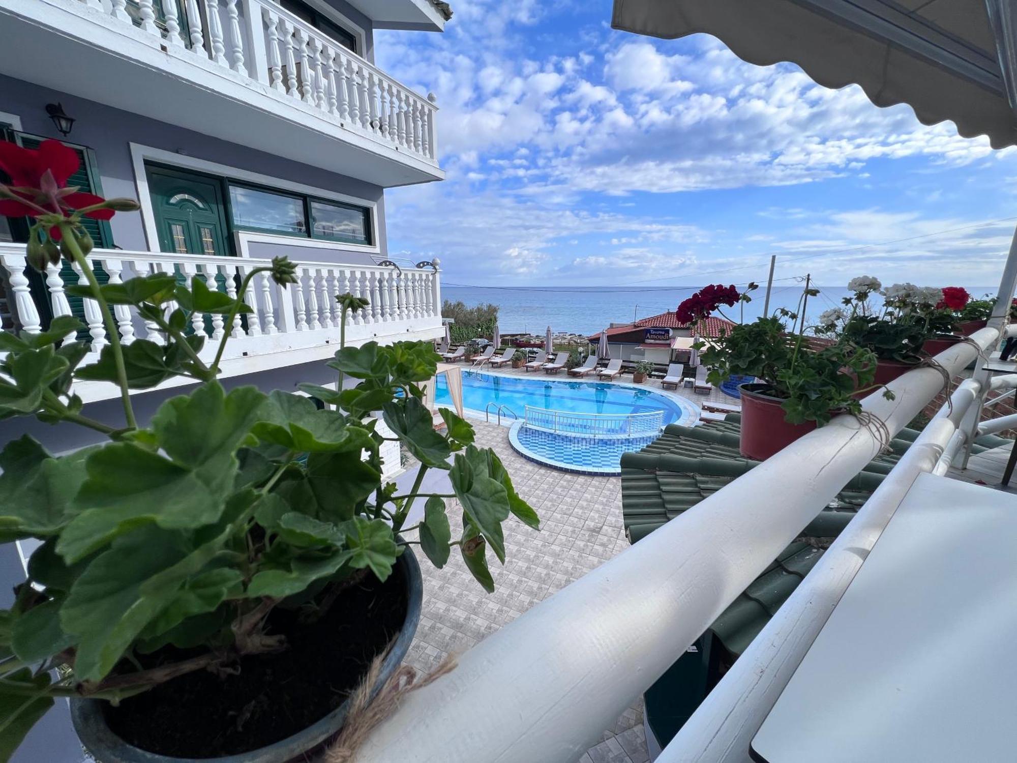 Amarylis Beachfront Studios Amoudi Exterior foto